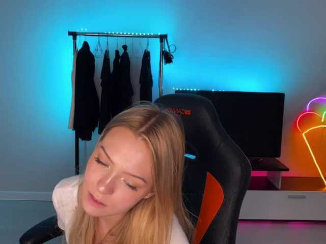 צילומי מסך משודרים ElizabethEvan