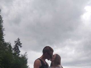 צ'אט וידאו ארוטי F0XandM00N