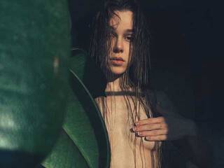 צ'אט וידאו ארוטי FemaleJesus1