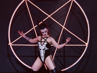 צ'אט וידאו ארוטי FemdomWitch
