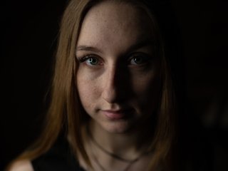 צ'אט וידאו ארוטי Frecklesgirl
