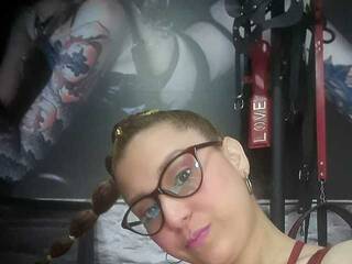 צ'אט וידאו ארוטי GIORGGINA