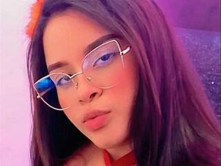 צ'אט וידאו ארוטי hanamilkk