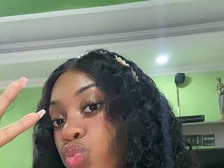 צ'אט וידאו ארוטי Hannan-baker