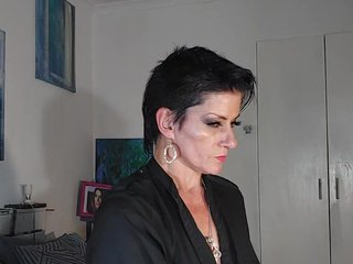 צ'אט וידאו ארוטי HelloCleo40