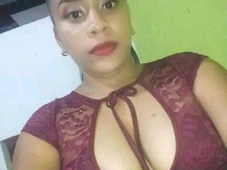 צ'אט וידאו ארוטי HiilaryRomero