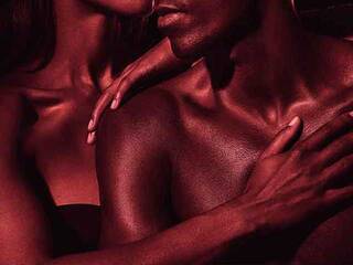 צ'אט וידאו ארוטי Holly-and-BBC