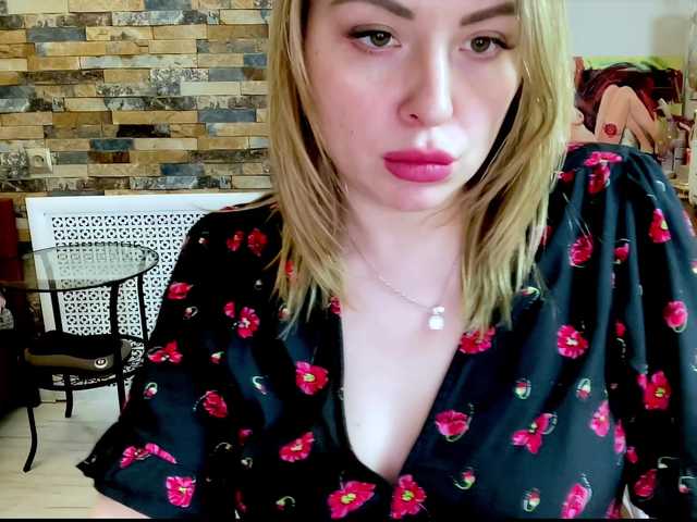 צילומי מסך משודרים HollyDoll