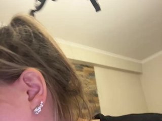 צ'אט וידאו ארוטי HollyDoll