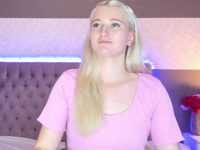 צילומי מסך משודרים HollyTaillor