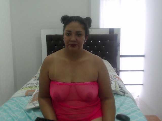 תמונות Honey-Girl-km Hey guys ask me for my hot pictures at goal i play with my wet pussy #latin #dildo #bigtits #deliciuspussy