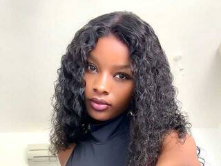 צ'אט וידאו ארוטי Hornylilbirdie