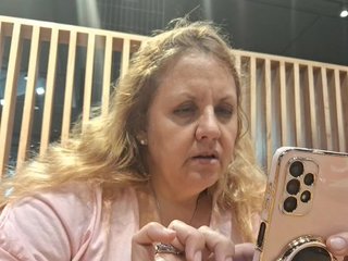 צ'אט וידאו ארוטי HOTBABYSUCKS1