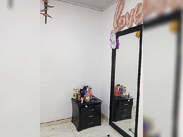 תמונה של הפרופיל HotCaroline