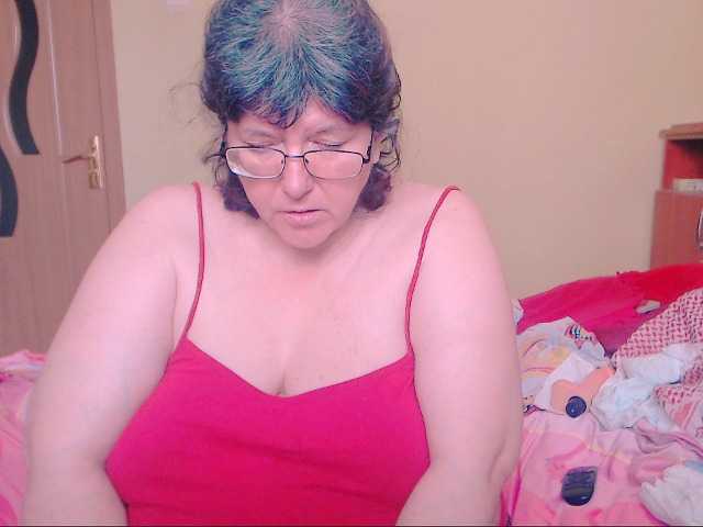 צילומי מסך משודרים HugeTitsXXX