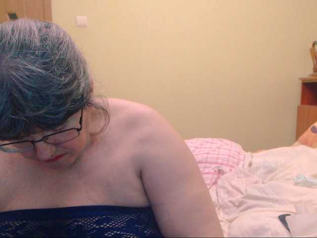 צילומי מסך משודרים HugeTitsXXX