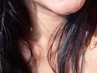 צ'אט וידאו ארוטי Indiasuh