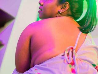 צ'אט וידאו ארוטי IndiraVermutt