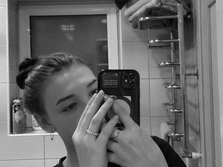 צ'אט וידאו ארוטי jeansharp