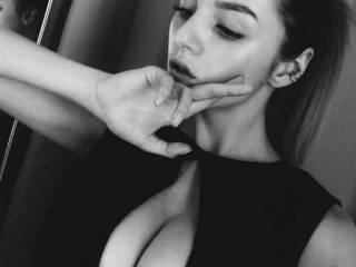 צ'אט וידאו ארוטי jenyamixx