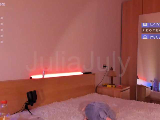 צילומי מסך משודרים JuliaJuly