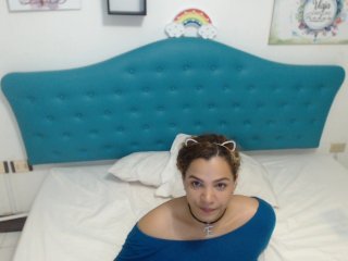 תמונות julietroses1 10 members tip 10 tokens each, I get naked!