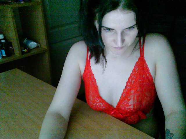 צילומי מסך משודרים JuneCalhoun