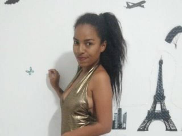 תמונה של הפרופיל Karolyparis27