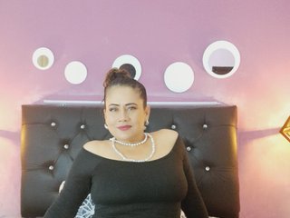 צ'אט וידאו ארוטי KathiaHunt