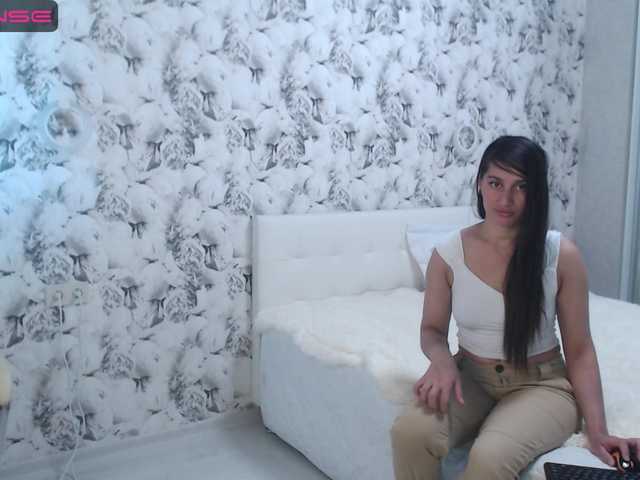 צילומי מסך משודרים katie-adamss