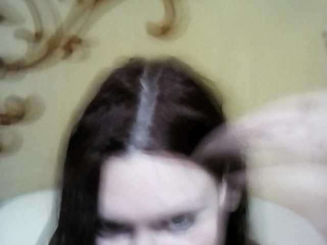 צילומי מסך משודרים KatieMacAlist