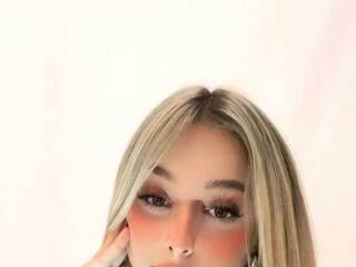 צ'אט וידאו ארוטי katmiss25