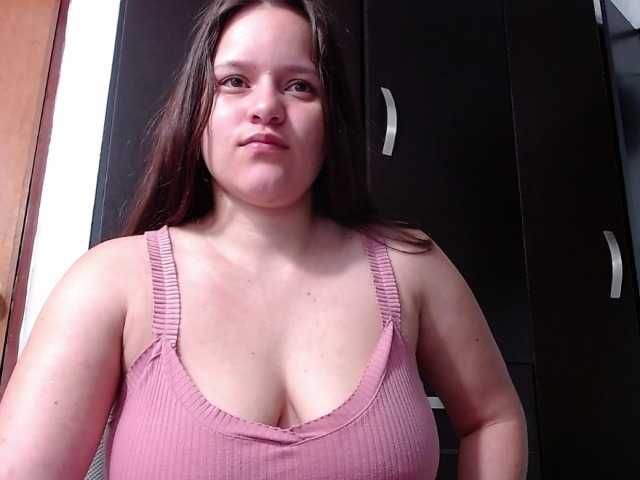 תמונות Katybloss10 welcom happy New Year # bigtits#latina#lovense#c2c#curvy#chubby#shy#pvt