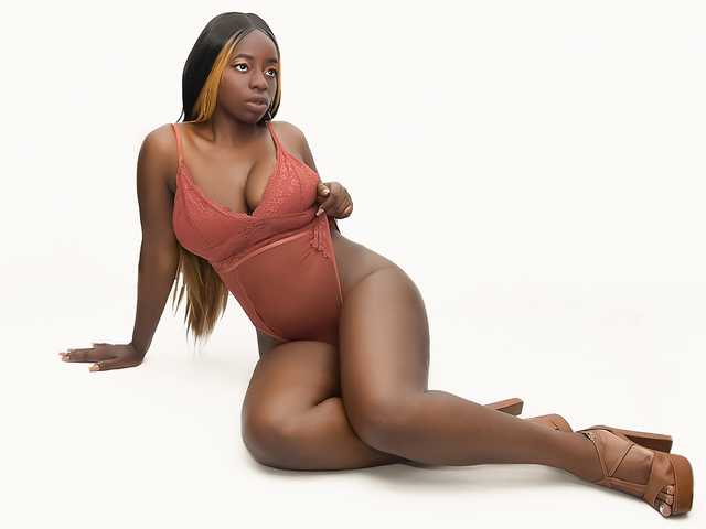 תמונה של הפרופיל KayaBrown