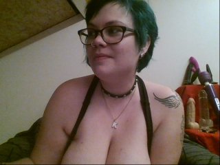 תמונות KendraCam HUGE TITS!! Smoking curvy freaky geeky gamer girl! (ENG/NL/FR) CARNAVAL TIME! :P