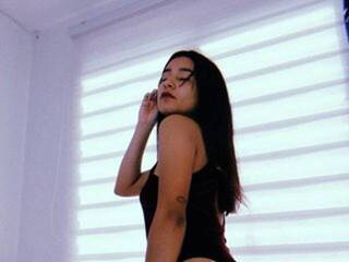 צ'אט וידאו ארוטי kimy-evans