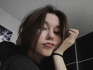 צ'אט וידאו ארוטי KiraTwinkie