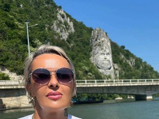 צ'אט וידאו ארוטי KirraWhite