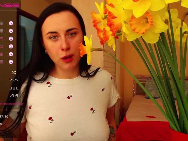 תמונות -Yurievna- Welcome to my room) My name is Sveta) I love flowers and orgasms) I prefer level 26-33) lovense 2 tips , i see *****0 tip)