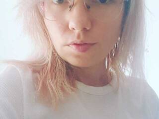 צ'אט וידאו ארוטי Kittyishere1