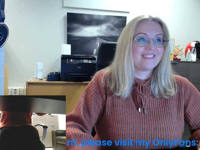 תמונות KristinaKesh At the office. Lush ON! Privats welcome!!! 101 tok before pvt! Tips only in public chat matter:) Lush reactiong from 3 tok.
