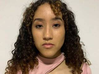 צ'אט וידאו ארוטי KyleLloyd