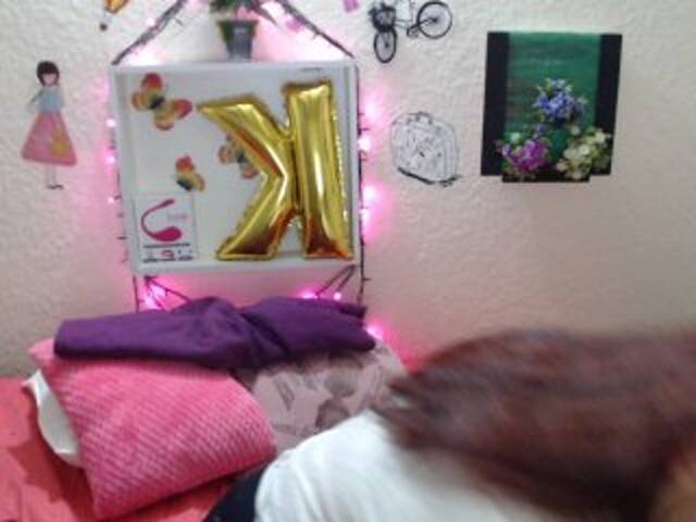 צילומי מסך משודרים KylieDaniiels