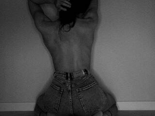 צ'אט וידאו ארוטי L-o-l-ita