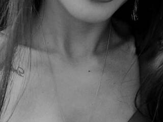 צ'אט וידאו ארוטי Lady-by-billion