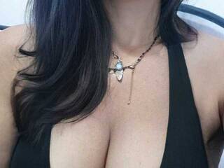 צ'אט וידאו ארוטי LadyAltea