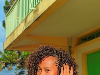 צ'אט וידאו ארוטי Larah00