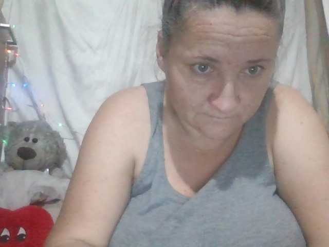 תמונות LaraXXX33 Hello Today my bigg boobs are just 10 tok if u want see more I have menu try it!!