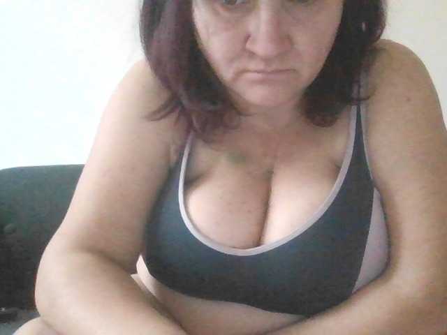 תמונות LaraXXX33 Hello Today my bigg boobs are just 10 tok if u want see more I have menu try it!!