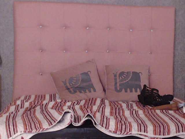 תמונות LATIN-QUEENN welcome to my living room i love vibes make my bed wet